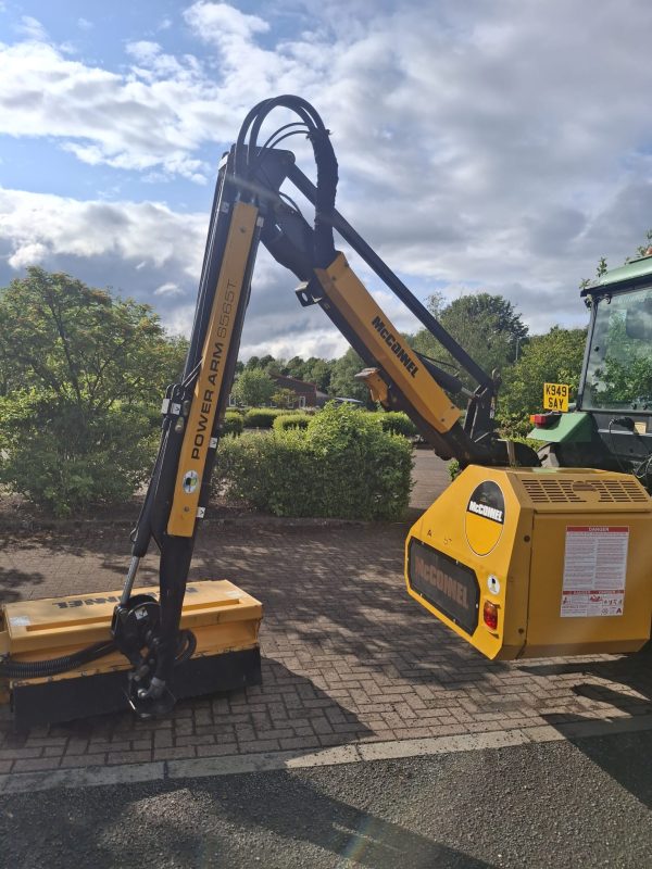 2017 McConnel 6565T