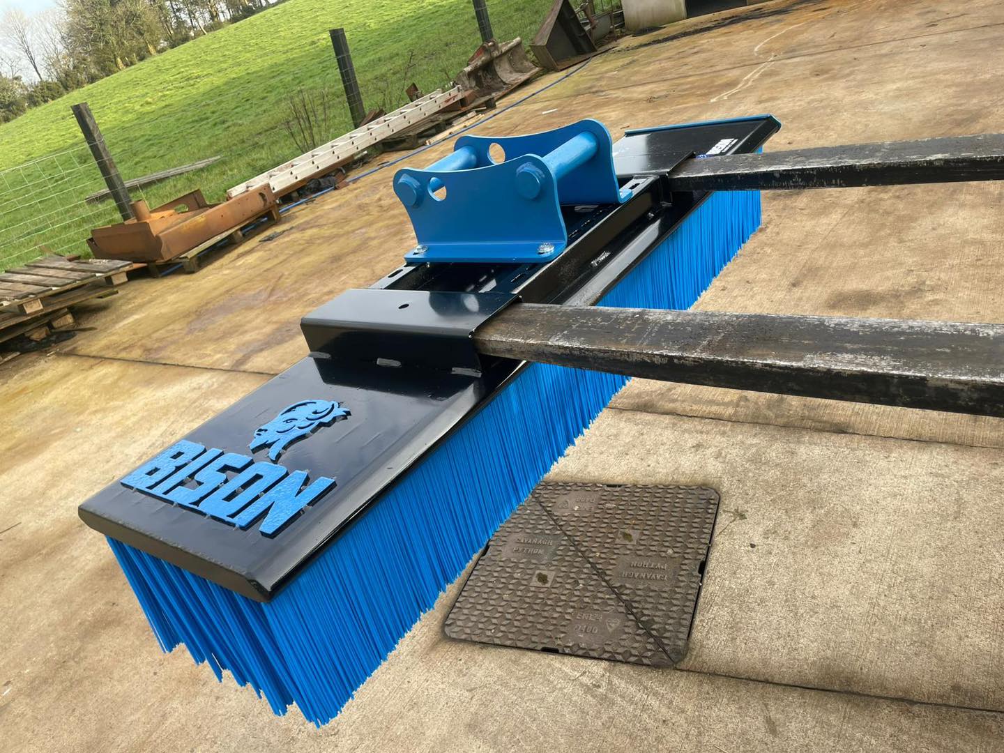 BISON SWEEPER BRUSH - Image 2